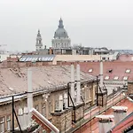 K52 Luxury 4Bdrm 4Bthrm Apartment
