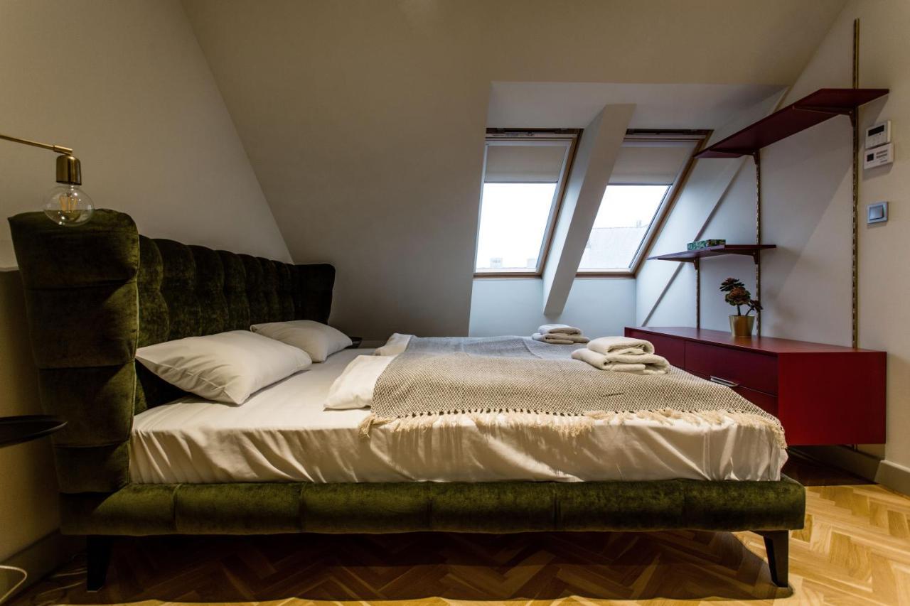 K52 Luxury 4bdrm 4bthrm * Budapest