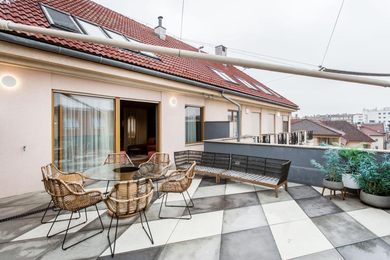 K52 Luxury 4bdrm 4bthrm *