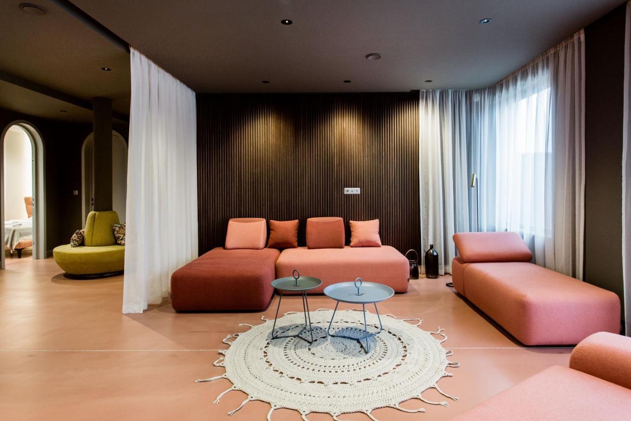 K52 Luxury 4bdrm 4bthrm *