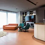 K52 Luxury 4Bdrm 4Bthrm Apartment